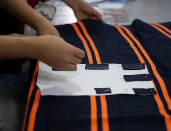 Inspecting fabric for colour consistancy